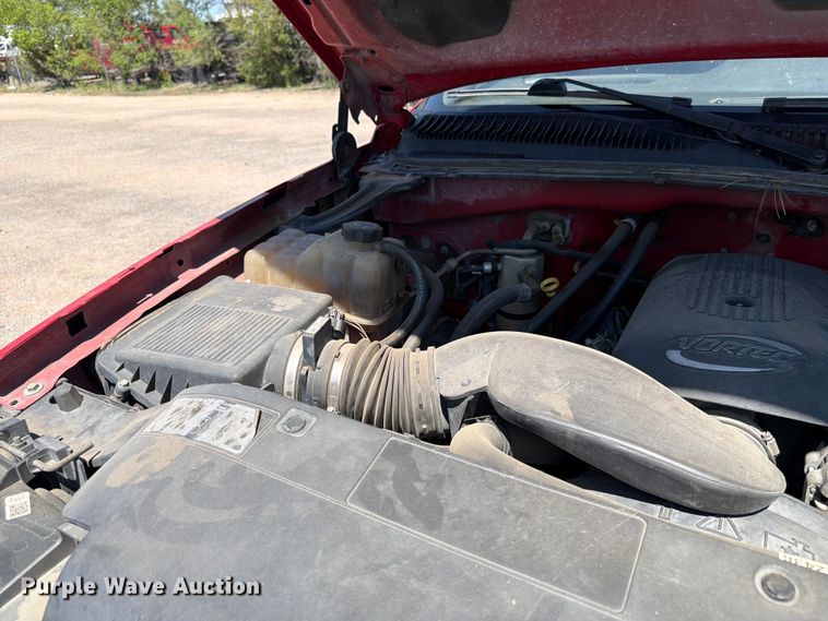 image for item NJ9046 2005 Chevrolet Silverado 2500 Ext. Cab pickup truck