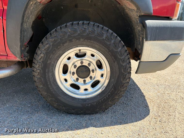 image for item NJ9046 2005 Chevrolet Silverado 2500 Ext. Cab pickup truck