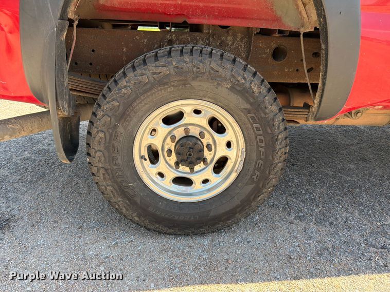 image for item NJ9046 2005 Chevrolet Silverado 2500 Ext. Cab pickup truck