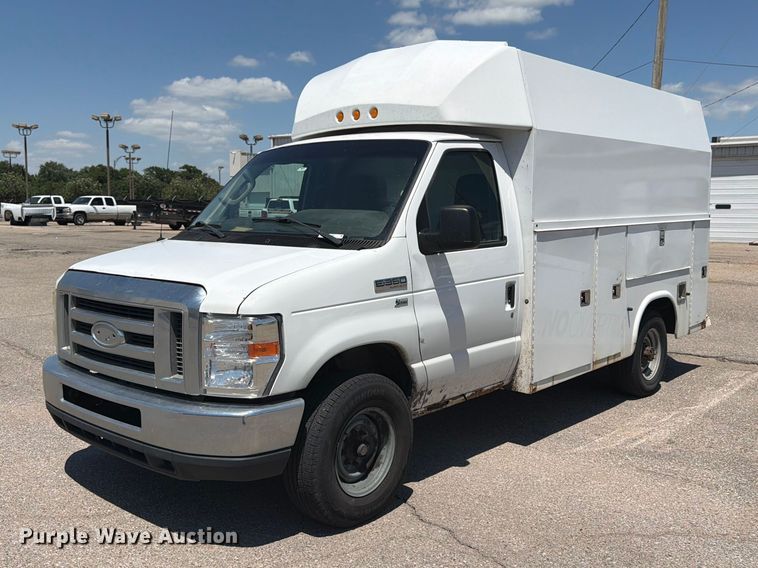 2010 Ford E350 Super Duty utility van