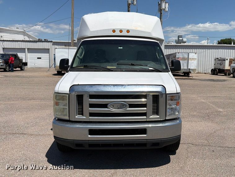 image for item NJ9061 2010 Ford E350 Super Duty utility van