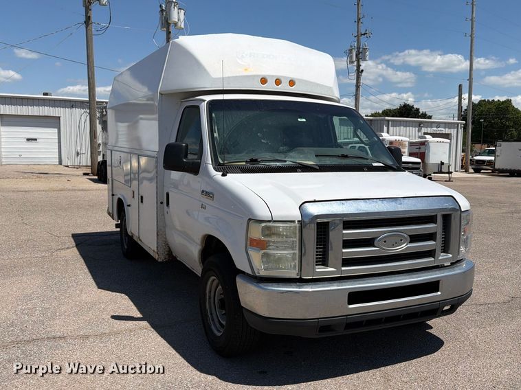 image for item NJ9061 2010 Ford E350 Super Duty utility van