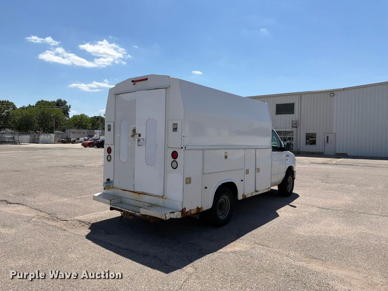 image for item NJ9061 2010 Ford E350 Super Duty utility van