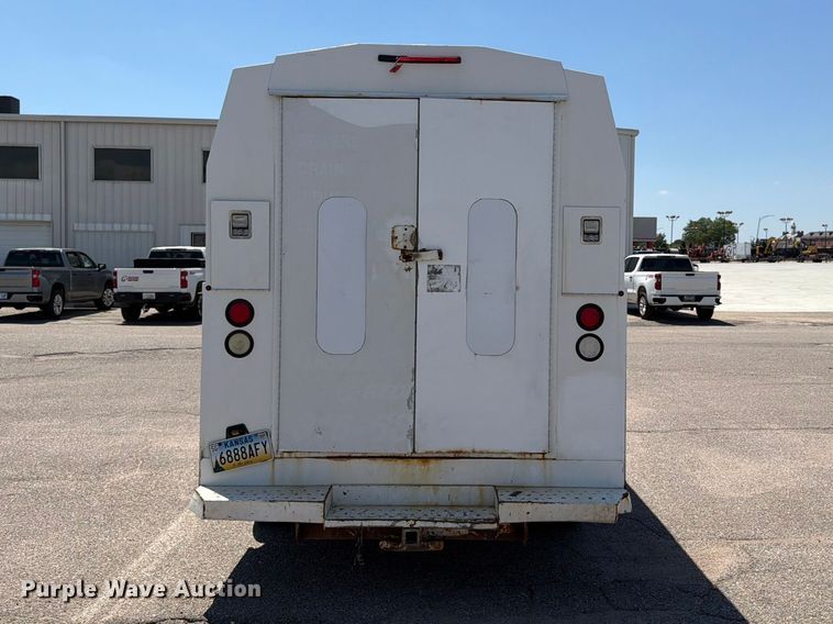 image for item NJ9061 2010 Ford E350 Super Duty utility van