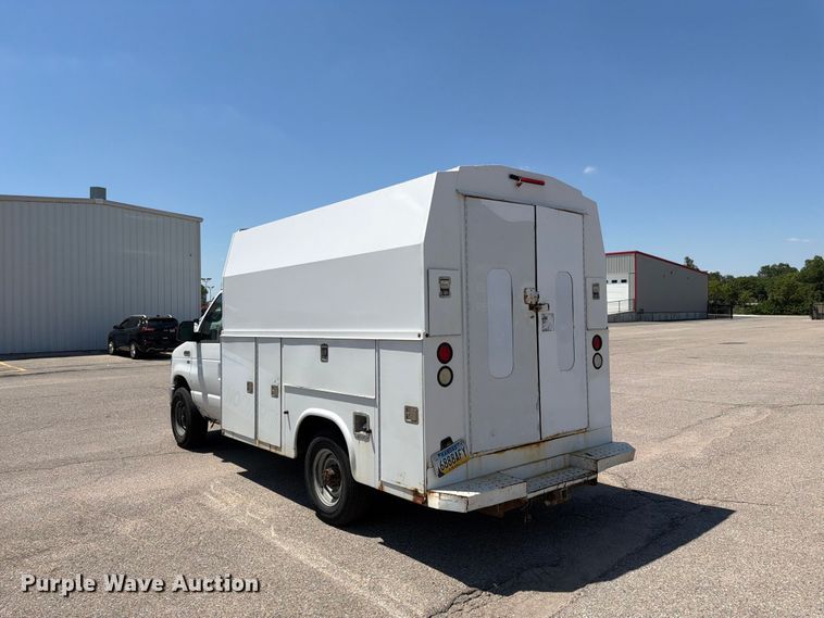 image for item NJ9061 2010 Ford E350 Super Duty utility van