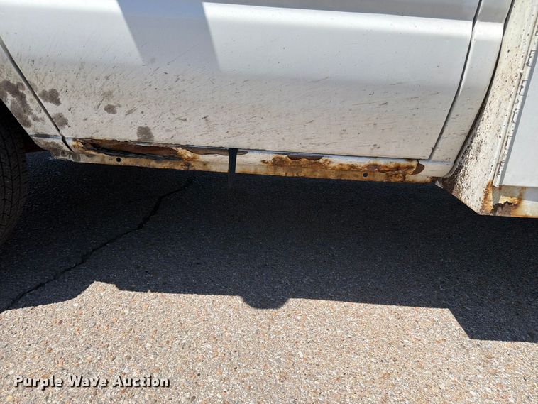 image for item NJ9061 2010 Ford E350 Super Duty utility van