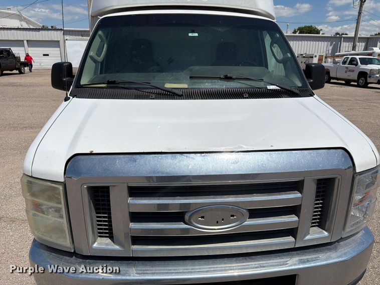 image for item NJ9061 2010 Ford E350 Super Duty utility van