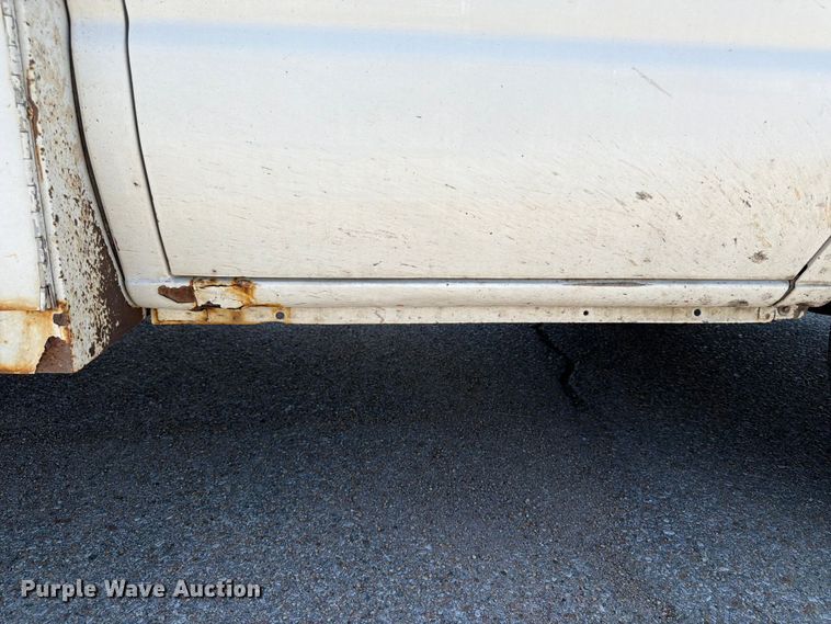 image for item NJ9061 2010 Ford E350 Super Duty utility van