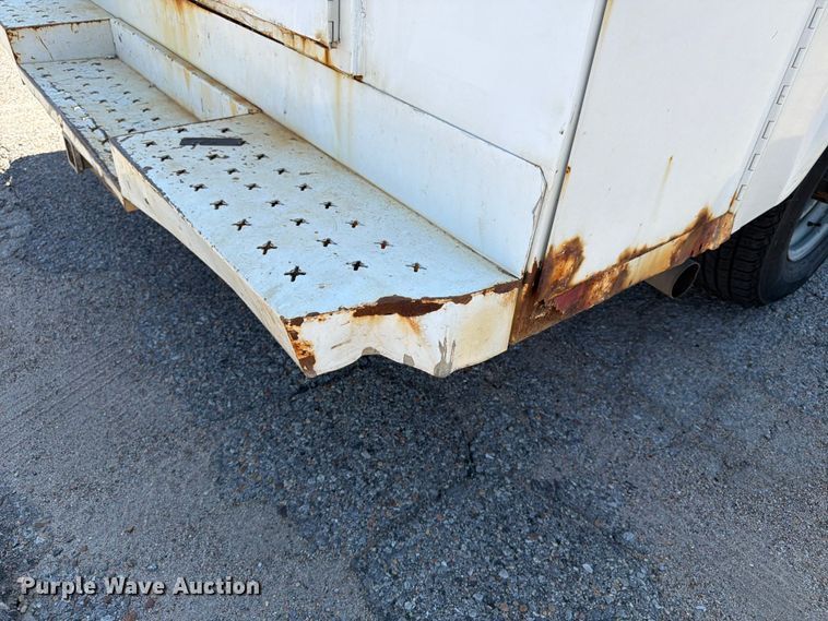 image for item NJ9061 2010 Ford E350 Super Duty utility van