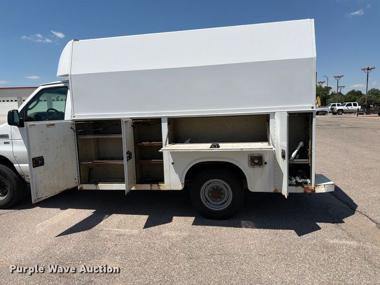image for item NJ9061 2010 Ford E350 Super Duty utility van