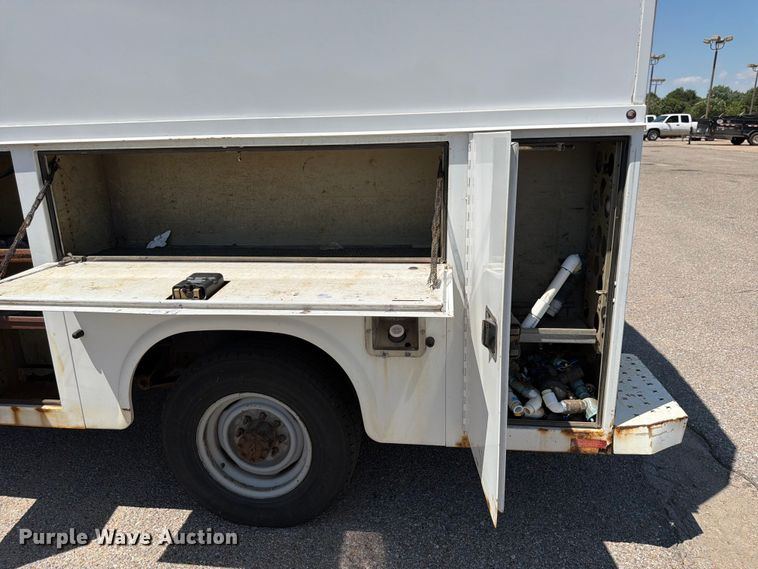 image for item NJ9061 2010 Ford E350 Super Duty utility van