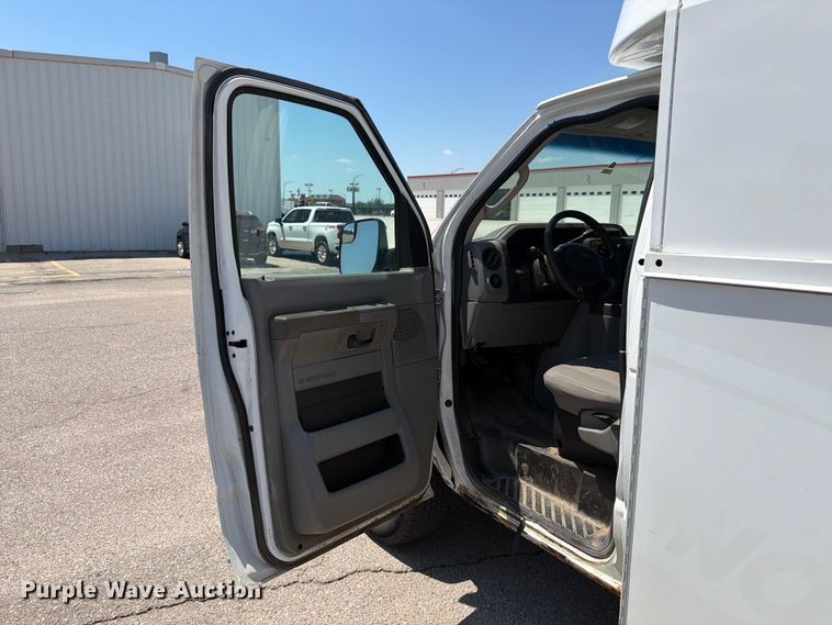 image for item NJ9061 2010 Ford E350 Super Duty utility van