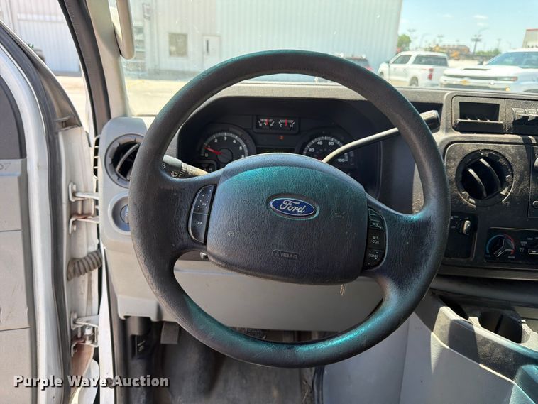 image for item NJ9061 2010 Ford E350 Super Duty utility van