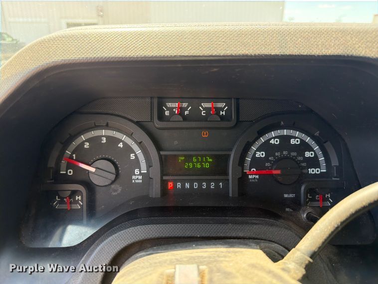 image for item NJ9061 2010 Ford E350 Super Duty utility van