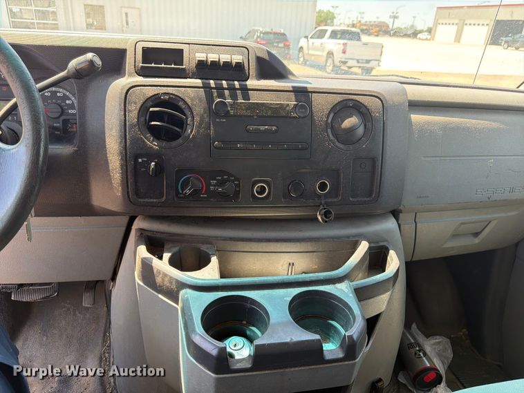 image for item NJ9061 2010 Ford E350 Super Duty utility van