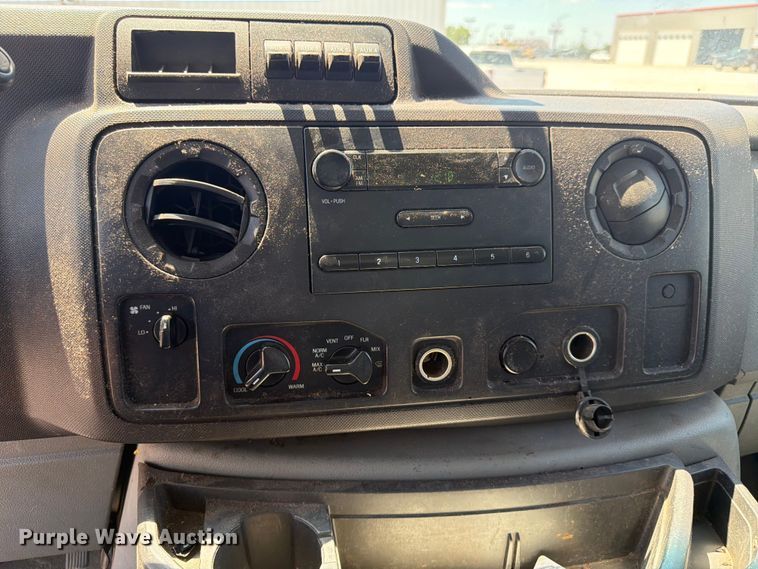 image for item NJ9061 2010 Ford E350 Super Duty utility van