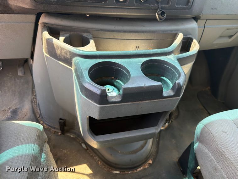 image for item NJ9061 2010 Ford E350 Super Duty utility van
