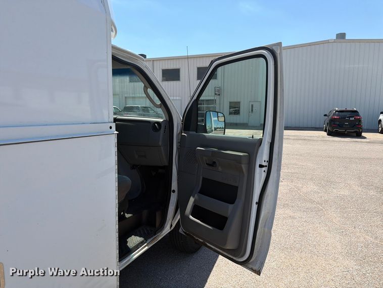 image for item NJ9061 2010 Ford E350 Super Duty utility van