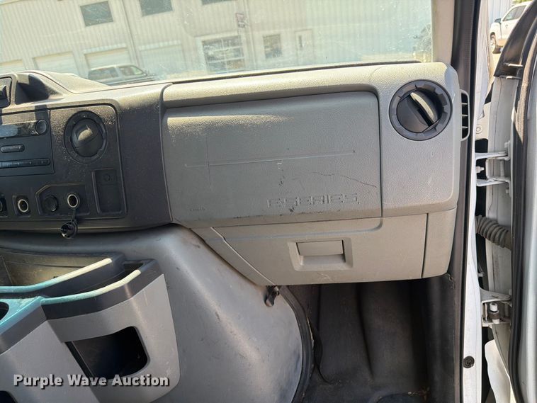 image for item NJ9061 2010 Ford E350 Super Duty utility van