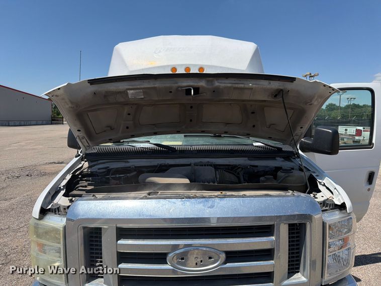 image for item NJ9061 2010 Ford E350 Super Duty utility van