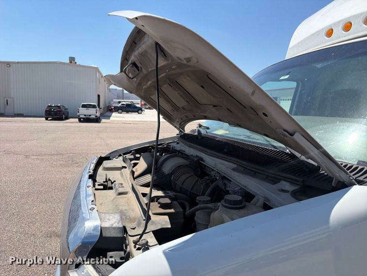 image for item NJ9061 2010 Ford E350 Super Duty utility van