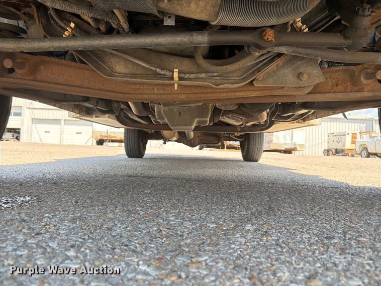 image for item NJ9061 2010 Ford E350 Super Duty utility van
