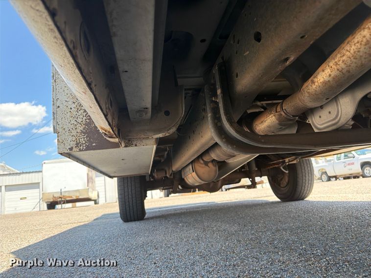 image for item NJ9061 2010 Ford E350 Super Duty utility van