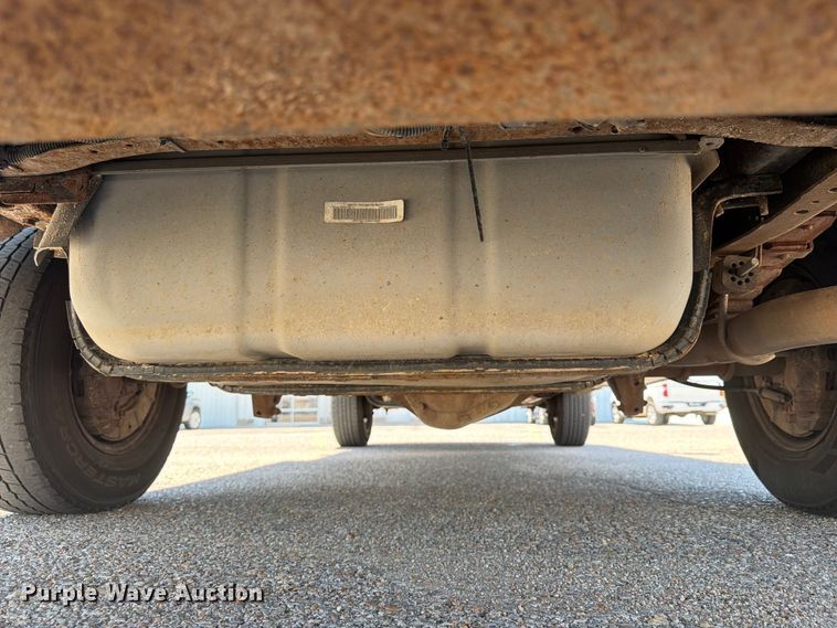 image for item NJ9061 2010 Ford E350 Super Duty utility van