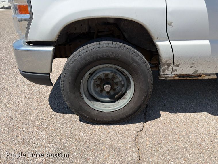 image for item NJ9061 2010 Ford E350 Super Duty utility van