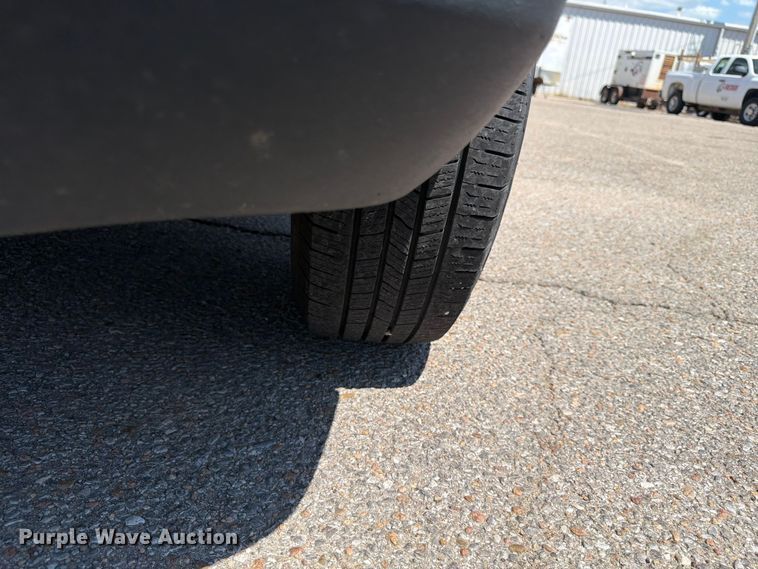 image for item NJ9061 2010 Ford E350 Super Duty utility van