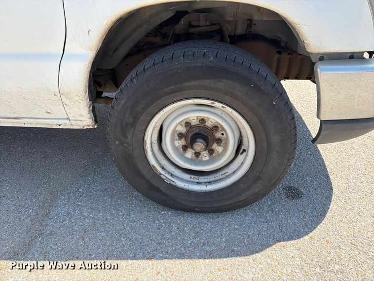 image for item NJ9061 2010 Ford E350 Super Duty utility van