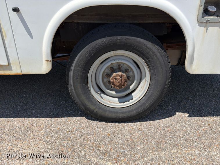 image for item NJ9061 2010 Ford E350 Super Duty utility van