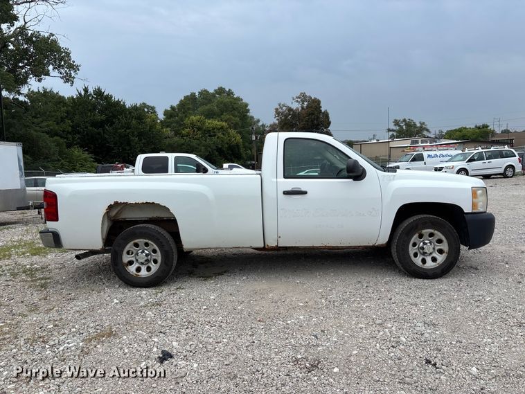 image for item NM9865 2011 Chevrolet Silverado 1500 pickup truck