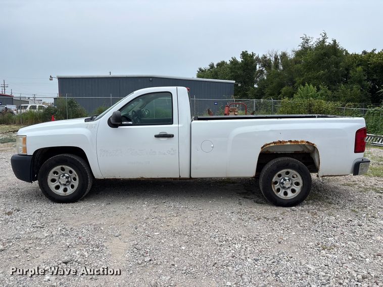 image for item NM9865 2011 Chevrolet Silverado 1500 pickup truck