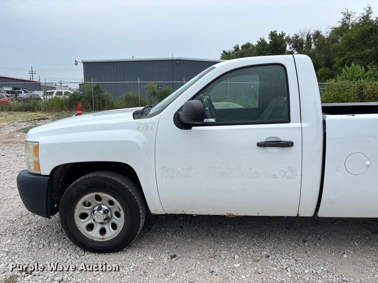 image for item NM9865 2011 Chevrolet Silverado 1500 pickup truck
