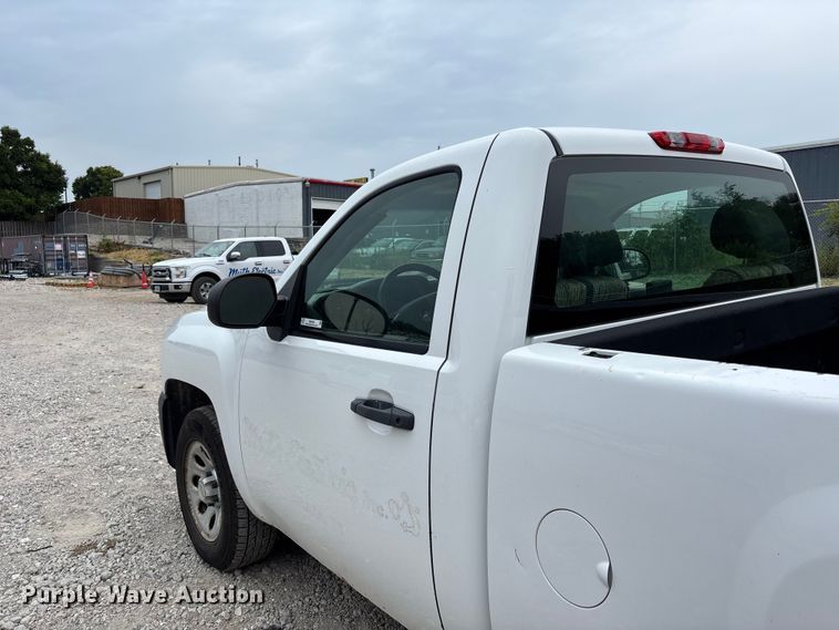 image for item NM9865 2011 Chevrolet Silverado 1500 pickup truck