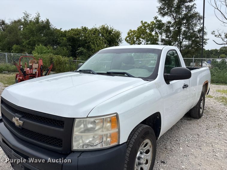 image for item NM9865 2011 Chevrolet Silverado 1500 pickup truck