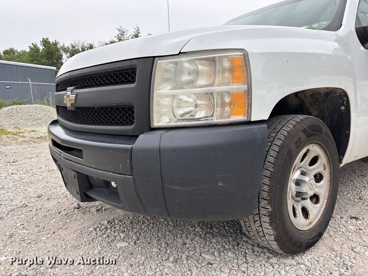image for item NM9865 2011 Chevrolet Silverado 1500 pickup truck