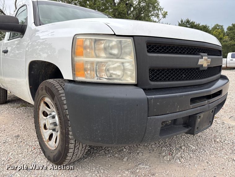 image for item NM9865 2011 Chevrolet Silverado 1500 pickup truck