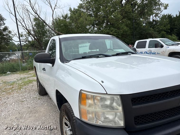 image for item NM9865 2011 Chevrolet Silverado 1500 pickup truck