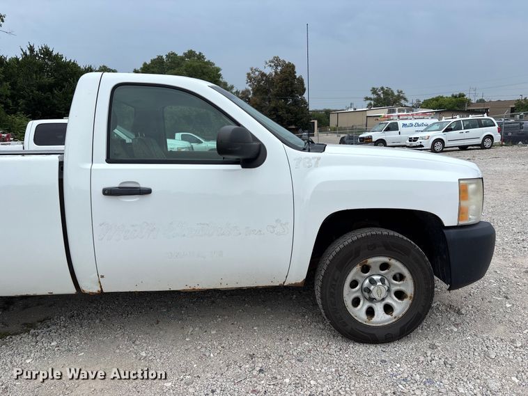 image for item NM9865 2011 Chevrolet Silverado 1500 pickup truck