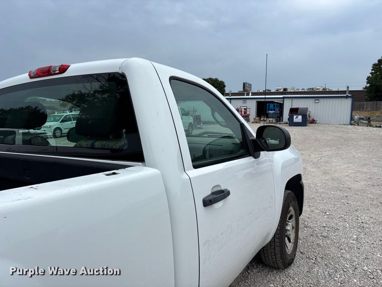 image for item NM9865 2011 Chevrolet Silverado 1500 pickup truck