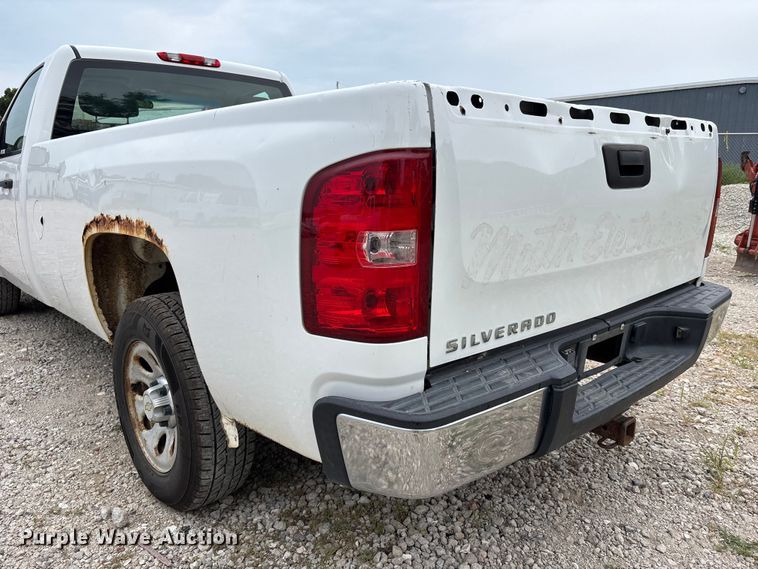 image for item NM9865 2011 Chevrolet Silverado 1500 pickup truck