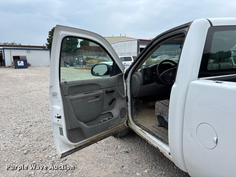 image for item NM9865 2011 Chevrolet Silverado 1500 pickup truck