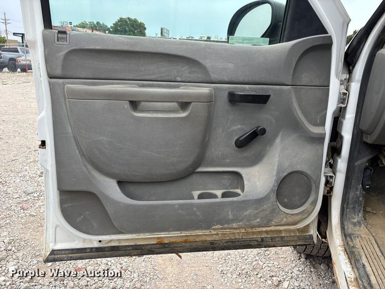 image for item NM9865 2011 Chevrolet Silverado 1500 pickup truck