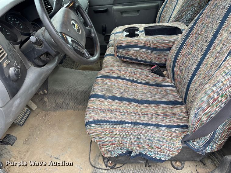 image for item NM9865 2011 Chevrolet Silverado 1500 pickup truck