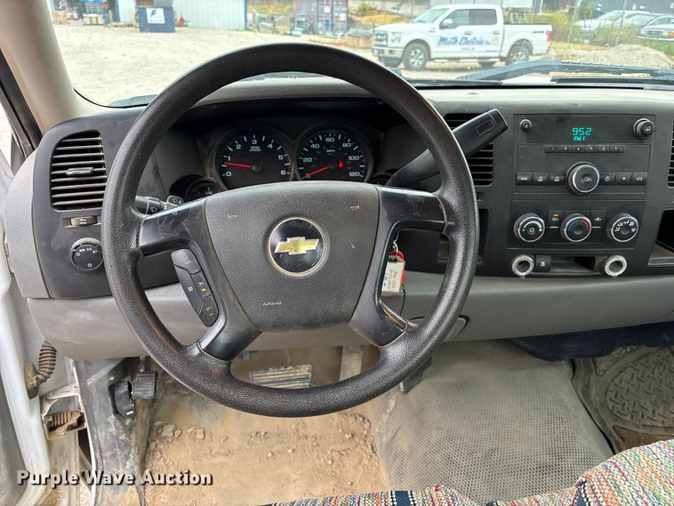 image for item NM9865 2011 Chevrolet Silverado 1500 pickup truck