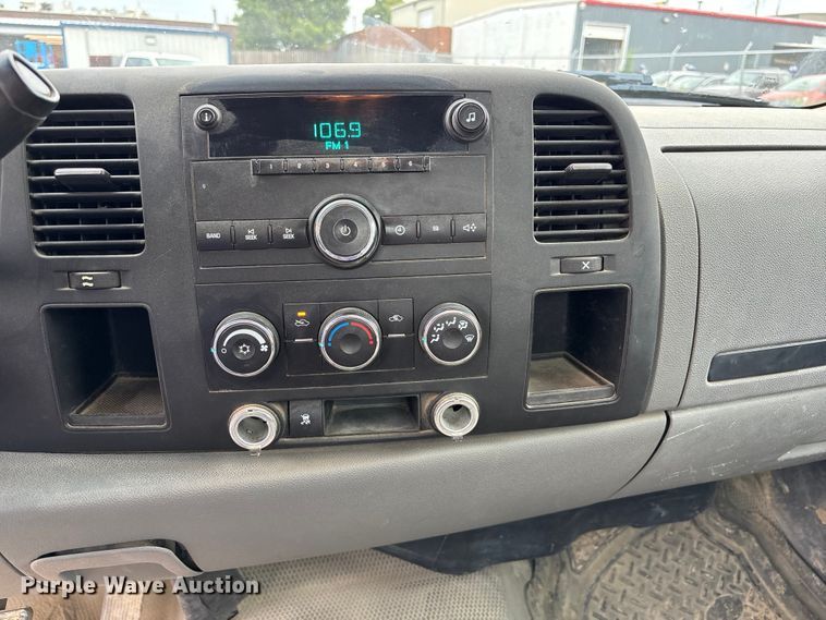 image for item NM9865 2011 Chevrolet Silverado 1500 pickup truck