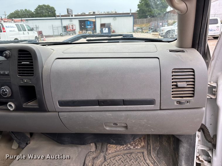 image for item NM9865 2011 Chevrolet Silverado 1500 pickup truck