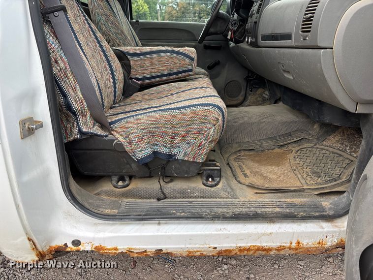 image for item NM9865 2011 Chevrolet Silverado 1500 pickup truck